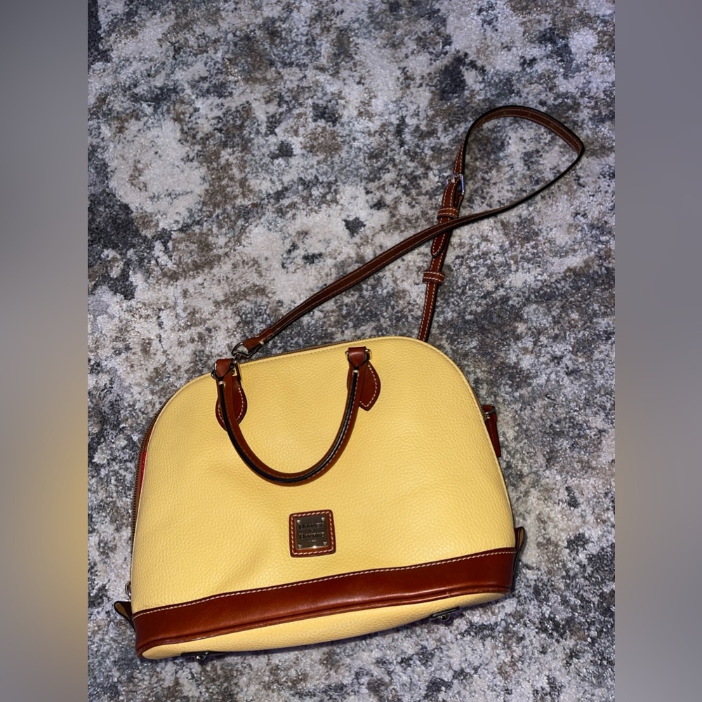 Barely used Dooney & Bourke purse